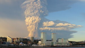 Erupción del Volcán Calbuco. Wikimedia Commons