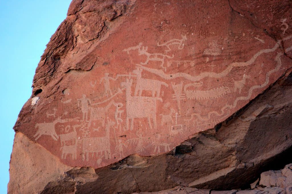 Piedras Dibujadas: Arte Rupestre y Paisaje en Chile