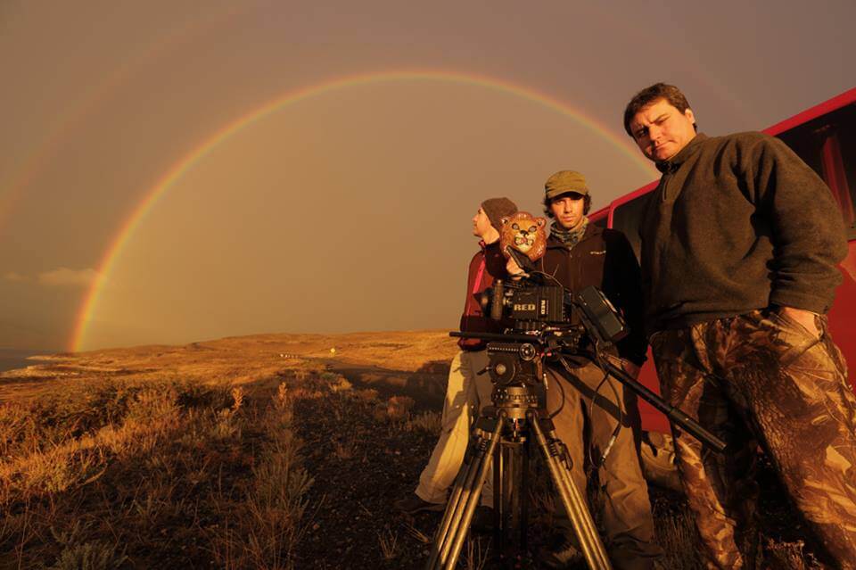 Parte del equipo de Wild Expectations: Wayne Te Brake, René Araneda y el cineasta chileno radicado en EE.UU. Christian Muñoz-Donoso, ganador de 4 premios Emmy en 2011, que volvió a Chile después de 15 años para ser parte de este proyecto. ©Discovery Communications, LLC.