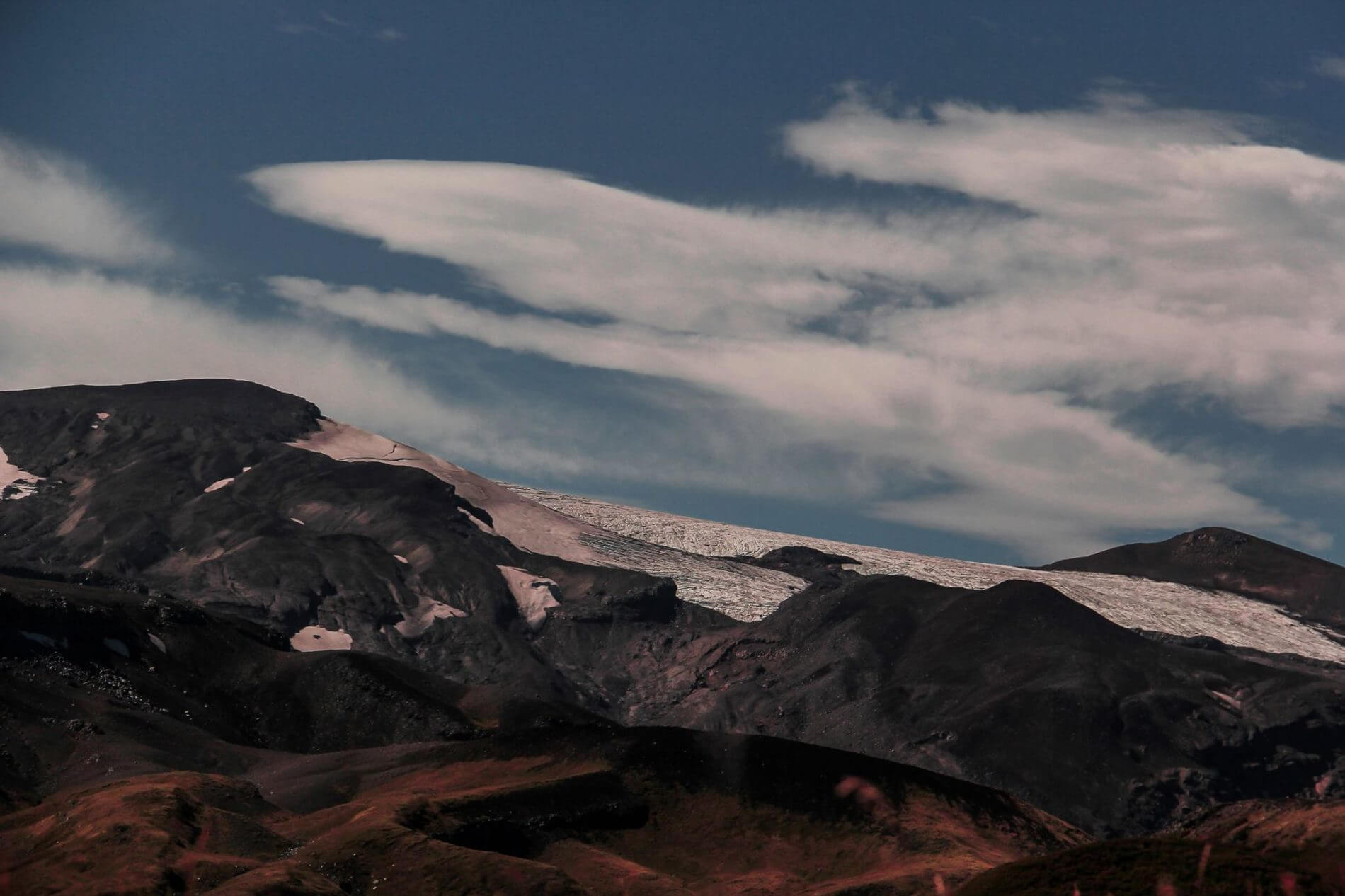 Cine outdoor y trekking al volcán Mocho Choshuenco: atrapados en lo salvaje