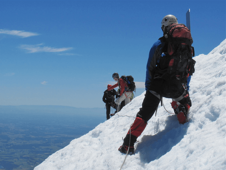 Imagen de Jens y Paulo Urrutia en una de sus últimas actividades en el volcán Osorno