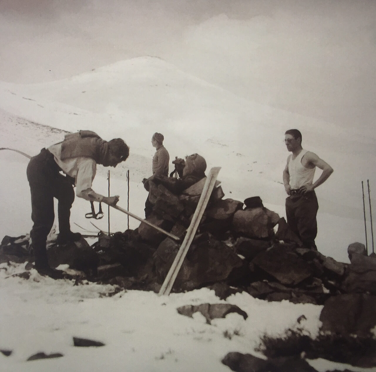 Los esquiadores en esa época debían tener buenos conocimientos de la montaña (© CAF)