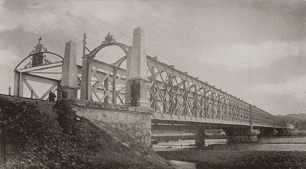 Puente Maule en 1899. ©Wikipedia