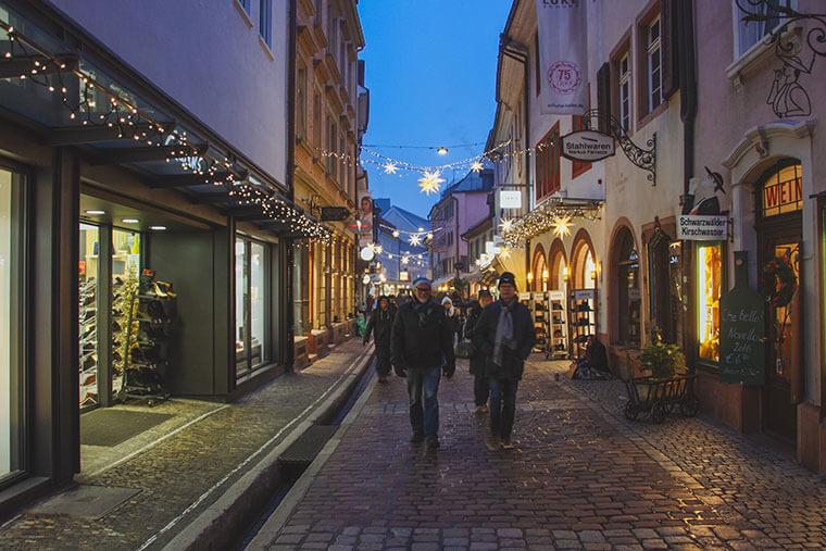 Centro de Freiburg decorado con luces navideñas © Martín del Río