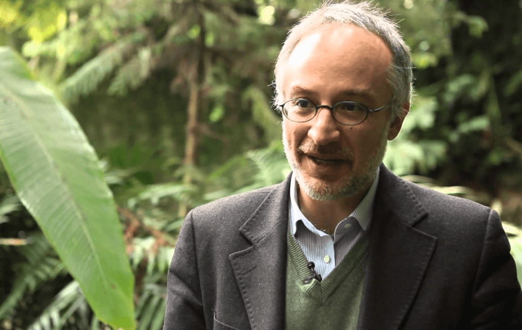 Stefano Mancuso, el reconocido neurobiólogo vegetal que defiende la inteligencia de las plantas expondrá en Chile