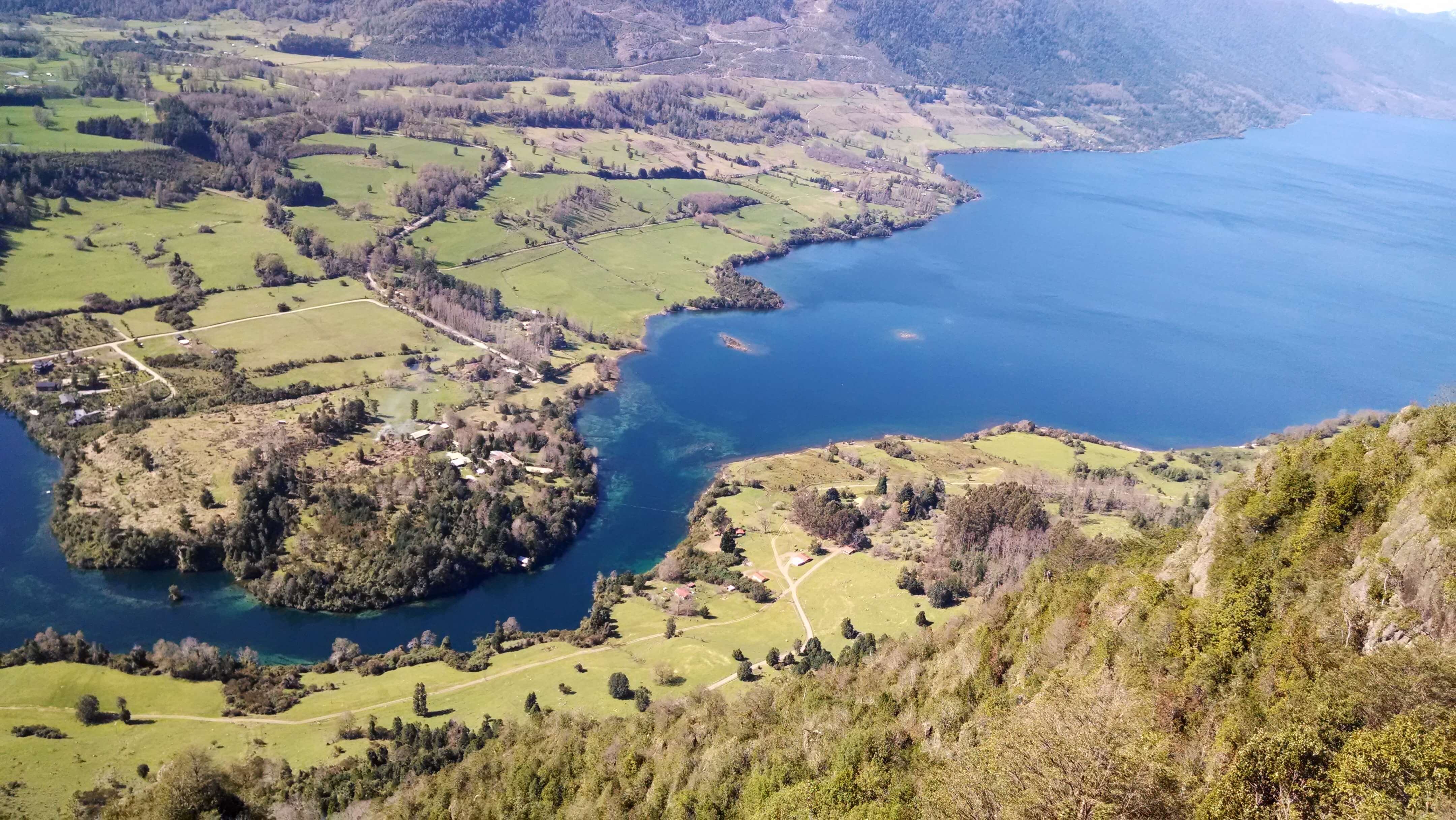 Nacimiento río San Pedro y desagüe lago Riñihue.