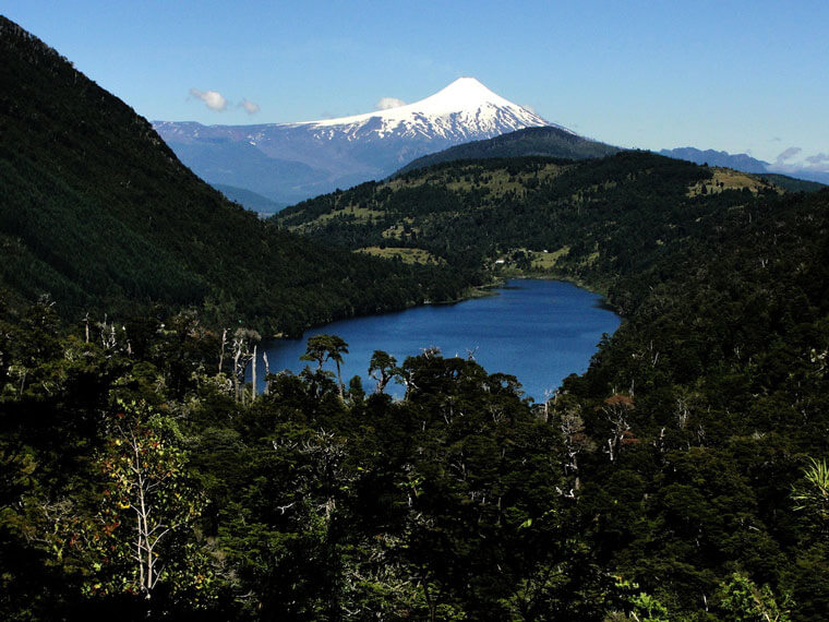 Vista al Lago Tinquilco desde el Parque Nacional Huerquehue, en las comunas de Pucón y Cunco, región de la Araucanía. ©Javier Acuña Ditzel