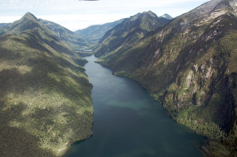 Foto aérea del Lago Negro al interior del Parque Pumalín ©Sam Beebe
