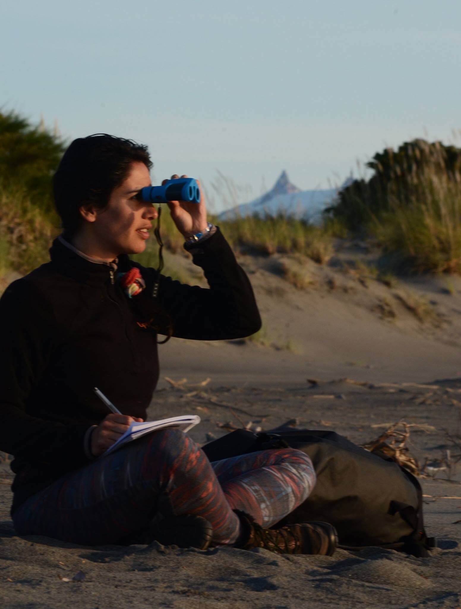 Jacqueline aplicando la metodología de avistamiento desde tierra © Aysén Mira al Mar