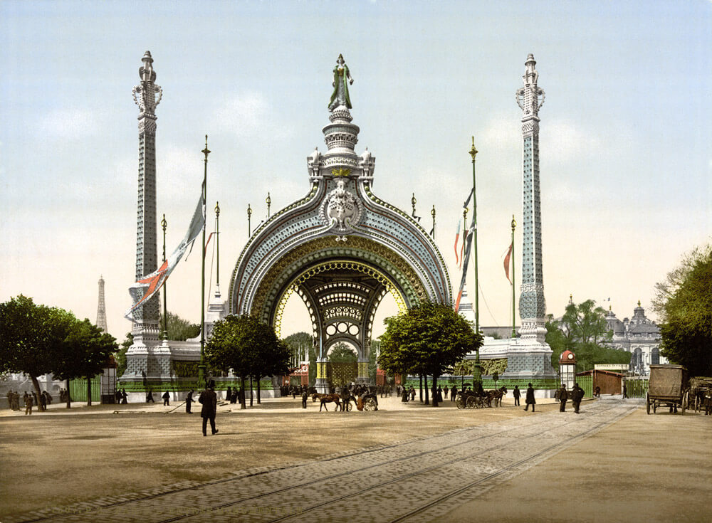 Entrada principal a la Exposición Universal de París, el año 1900, en donde el arquitecto francés René Binet se basó en una de las ilustraciones de radiolarios del naturalista Ernst Haeckel.