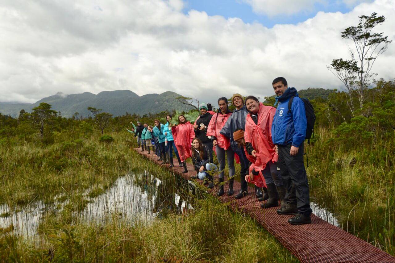 Jóvenes científicos de Rapa Nui viajaron a Chiloé y Melimoyu para aprender de biodiversidad