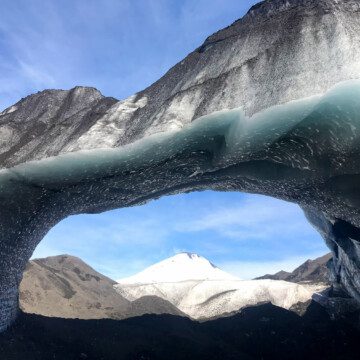 Trekking al glaciar Pichillancahue: pequeño lugar de piedras verdes