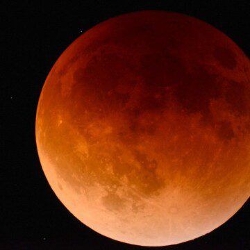 Hoy será el eclipse lunar más largo del siglo