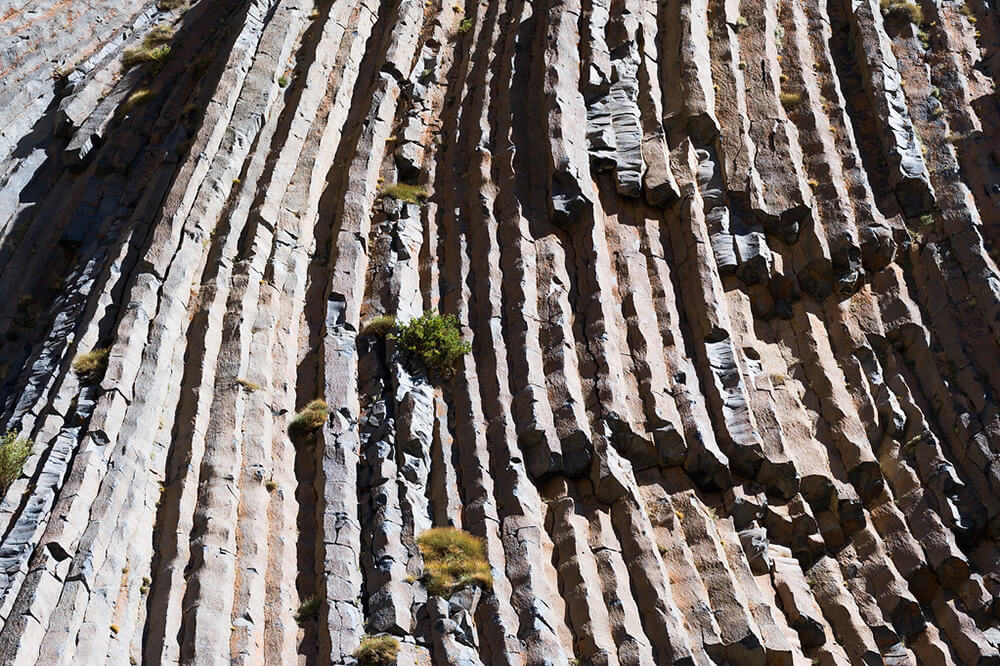 Basaltos Columnares en el Fundo Cruz de Piedra, Cajón del Maipo©Sebastian Wilson