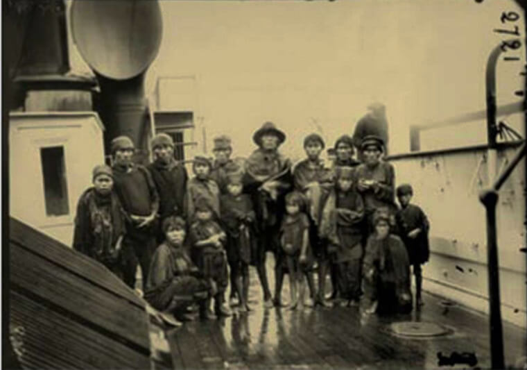 Misión Cientifica francesa con la visita de yaganes en Cabo de Hornos, 1882-1883. Fotografías de Martin Gusinde en Tierra del Fuego (1919-1924). Marisol Palma Behnke