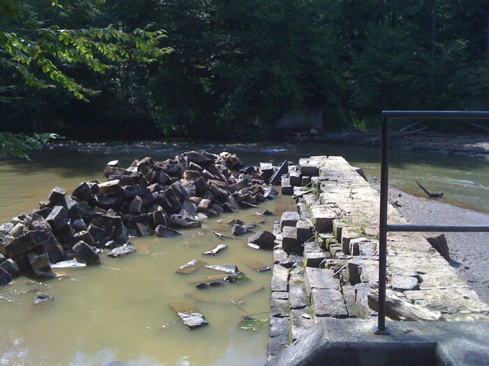 Represa en proceso de demolición ©American Rivers