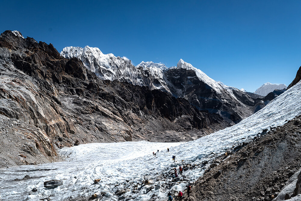 El intimidante glaciar que debe cruzarse después de hacer cumbre en Cho La.©Victoria Guzman