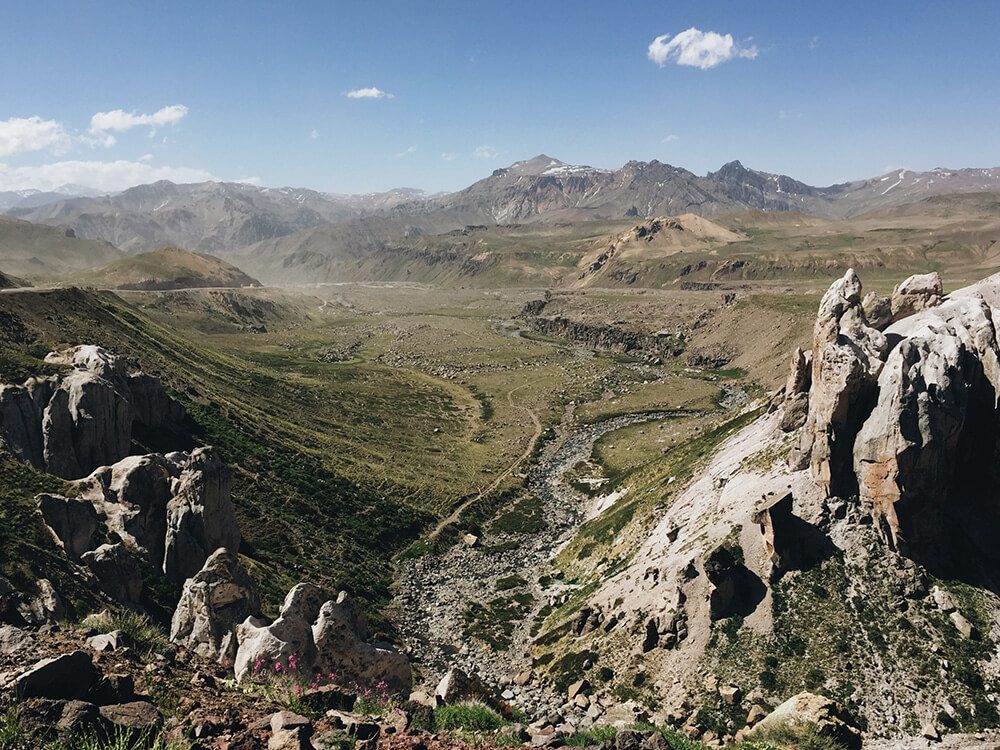 Paso Pehuenche, camino al corazón de la cordillera