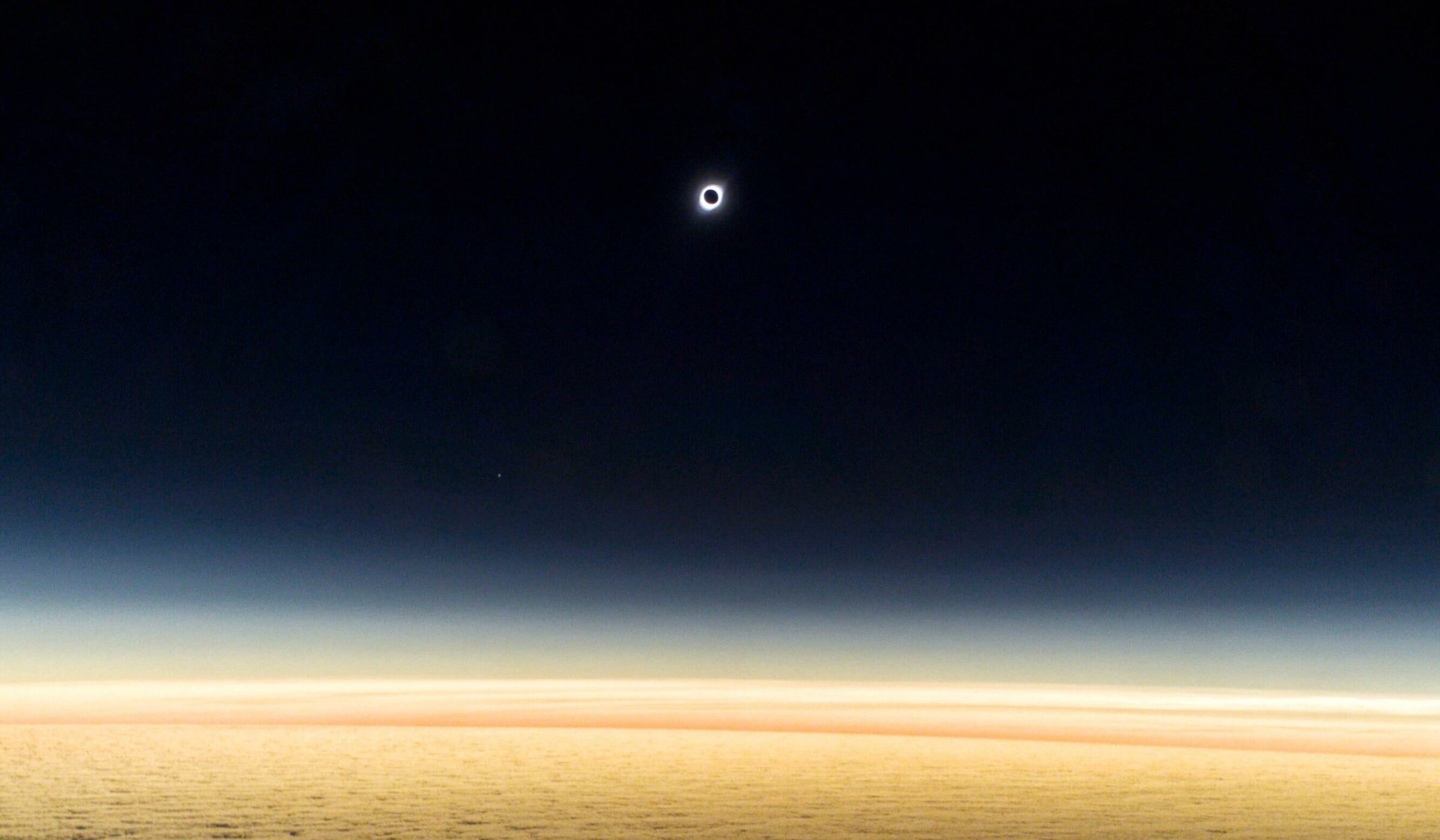Eclipse solar desde el aire