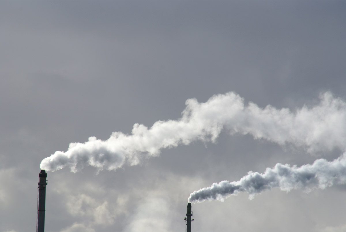 Científicos logran convertir CO2 en un combustible líquido puro