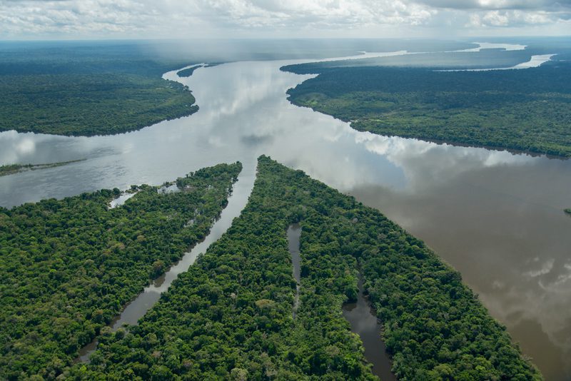 Amazonas recibe ayuda internacional pero las críticas continúan