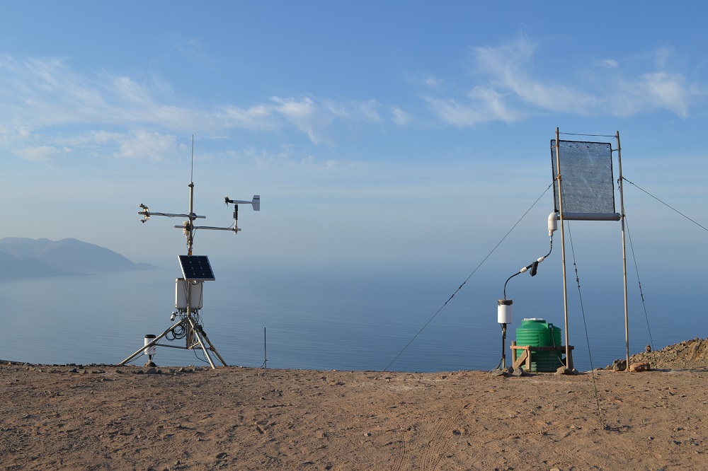 Estación meteorológica y neblinómetro©Pablo Osses