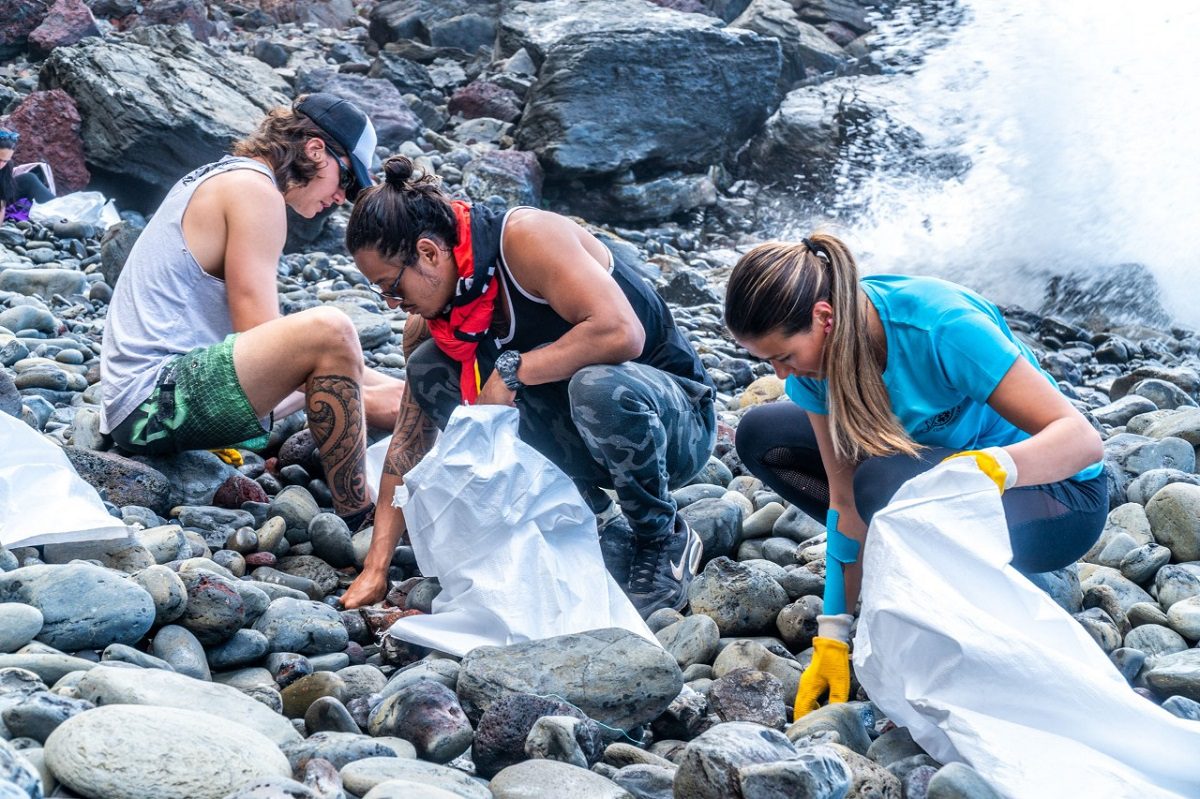¿Te sumas? Preparan masiva limpieza de playas en Chile que incluyen a Rapa Nui, Arica y Punta de Choros
