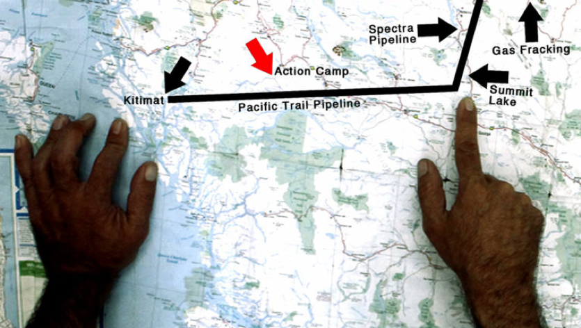 El campamento se localiza sobre oleoductos propuestos. Fuente: UNISTOT’EN