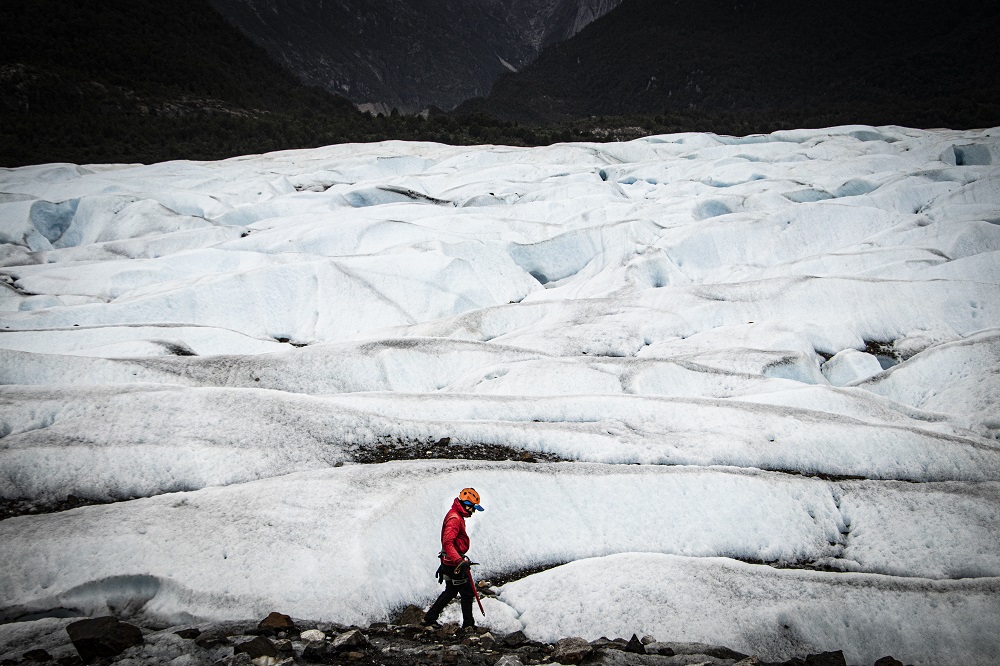 Guía local en Glaciar Exploradores. © Jorge Felipe Soza Soza