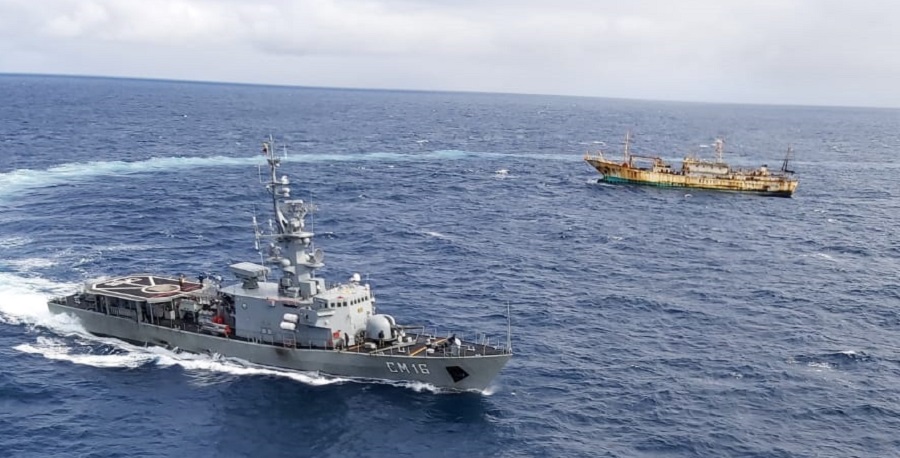 Flota pesquera china. Foto de la Armada de Ecuador.