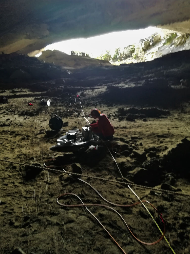 Arqueología en cueva del milodón ©Manuel Sierpe