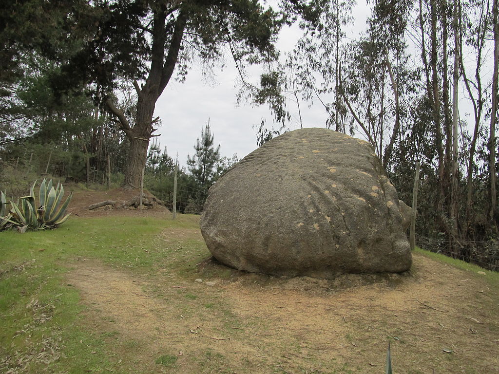 Piedra del Sol, San Pedro de Alcántara, Chile ©Marco Antonio Correa Flores/ Wikimedia Commons