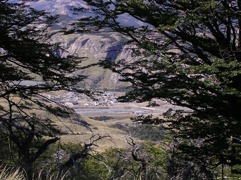 Vista al Chaltén desde sendero a cerro Torre ©Felipe Howard