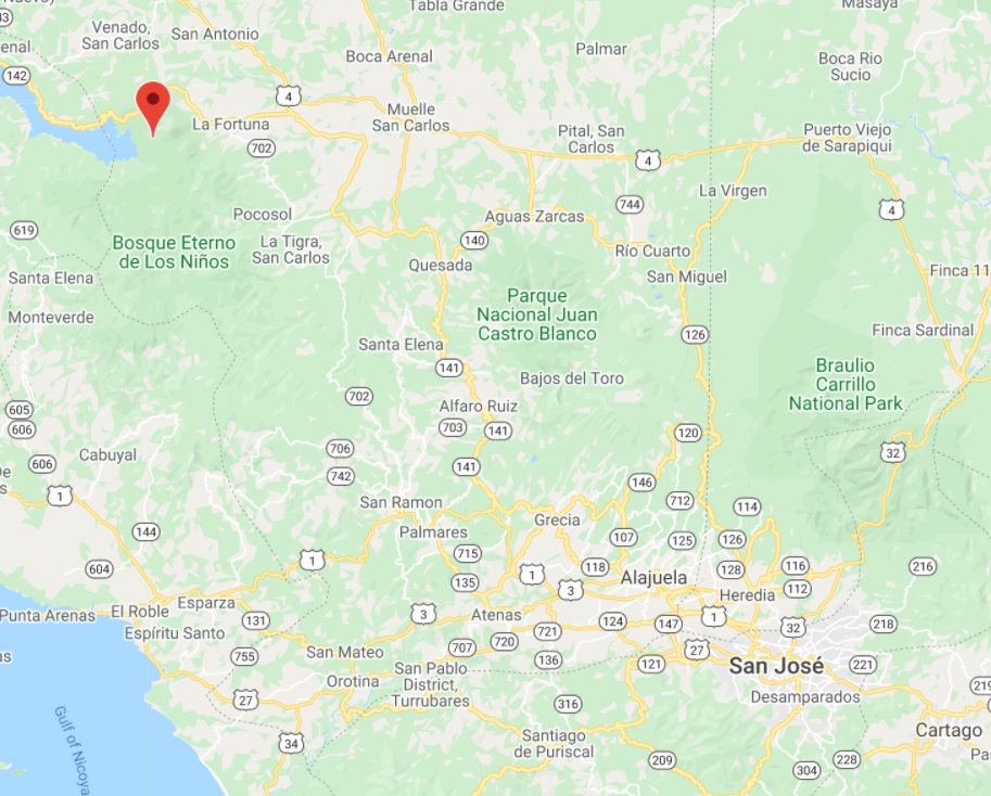 El Parque Nacional Volcán Arenal está a 163 kilómetros en auto de San José, la capital de Costa Rica.