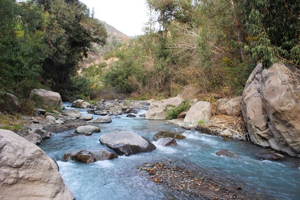 Río Mapocho en tramo El Arrayan, Lo Barnechea ©Joaquín Moure / Mapocho Vivo