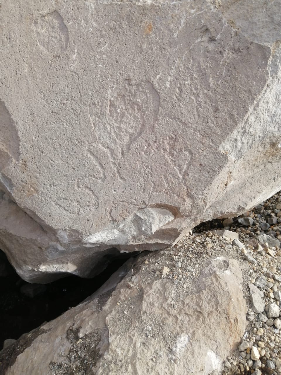 Petroglifos dañados © Barbara Meneses