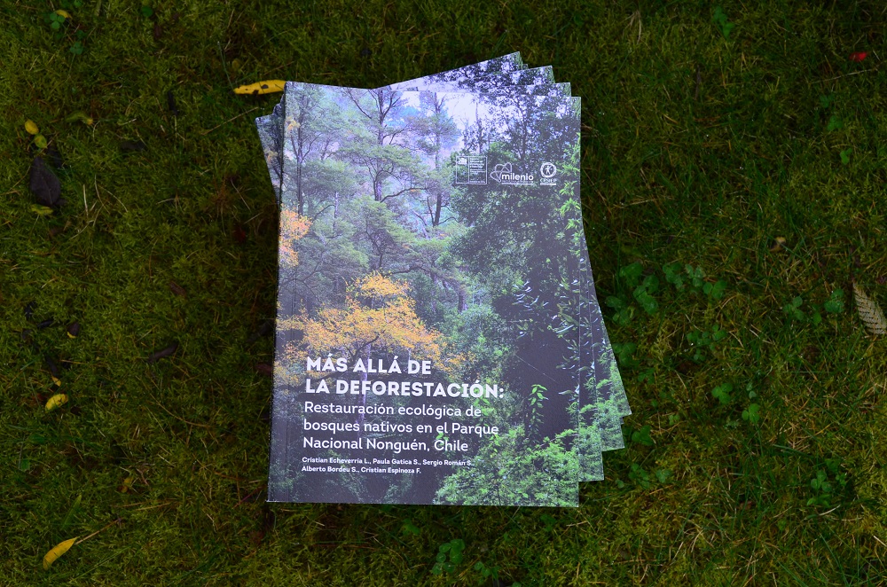 Libro “Mas allá de la deforestación Restauración ecológica de bosques nativos en el Parque Nacional Nonguén”. Gentileza CESIEP