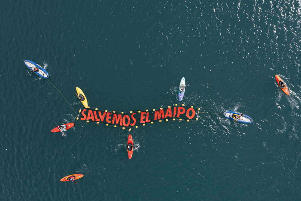 Manifestación pacífica comunidad de kayak. Crédito: ©Juan Luis De Heeckeren