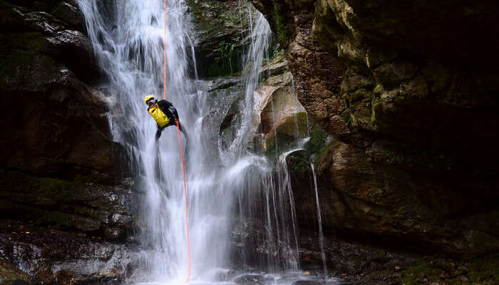Canyoning en La Fortuna, Costa Rica. Crédito: © Travel Triangle