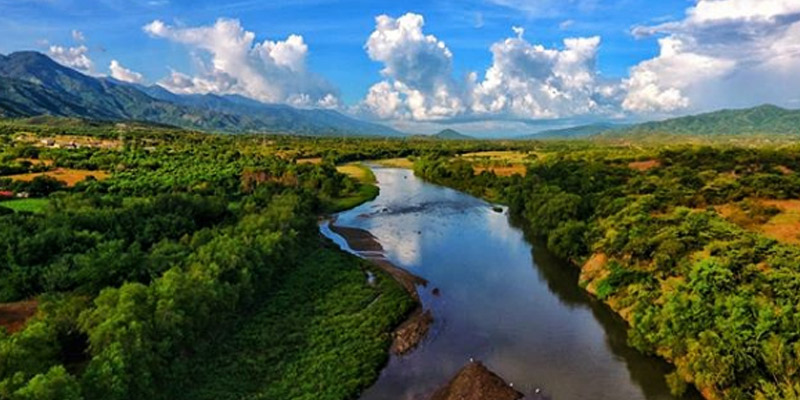El río Motagua en su parte más esplendorosa, río arriba. Crédito: © aprendeguatemala.com