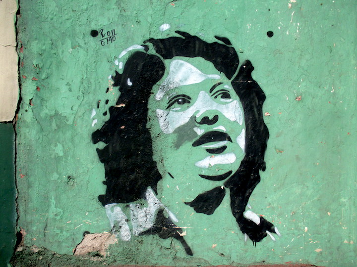 Mural de Berta Cáceres en el centro de Tegucigalpa. La defensora Lenca fue asesinada en 2016. Foto: Sandra Cuffe.
