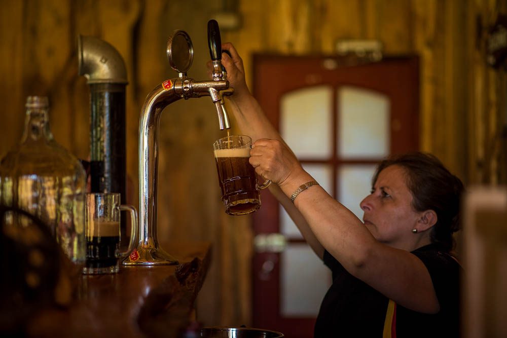Artesanales, con nuevos conceptos y siguiendo una tradición: una ruta de la cerveza en Valdivia