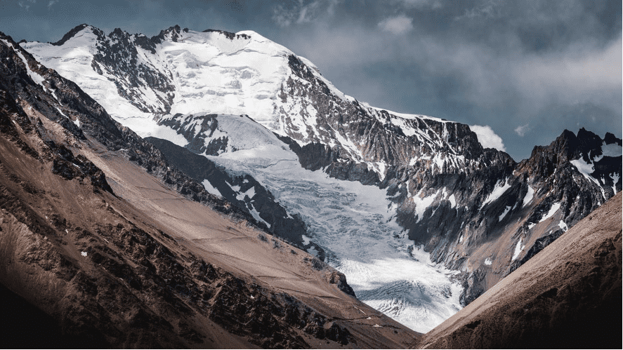 Glaciar Arguelle y camino de acceso a la mina a 17 km del sitio Volcán Maipo ©Fundación Código Andino
