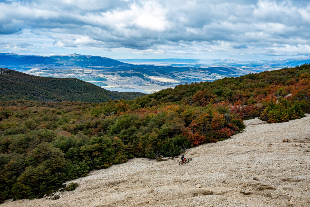 Trail Summit Patagonia y la importancia de la construcción racional y sostenible de senderos en la práctica del mountainbike / Créditos a Jonatha Junge @jonathaj