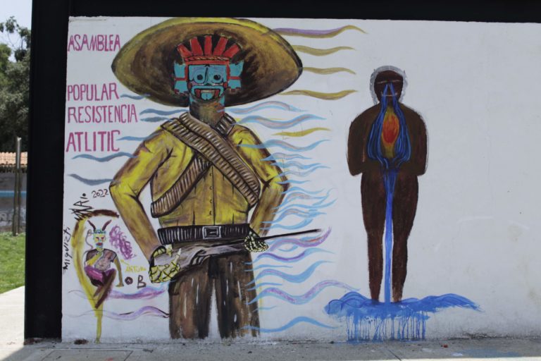 Mural pintado por jóvenes que habitan en el pueblo originario de la Magdalena Atlitic durante un evento cultural. Foto: Roxana Romero.