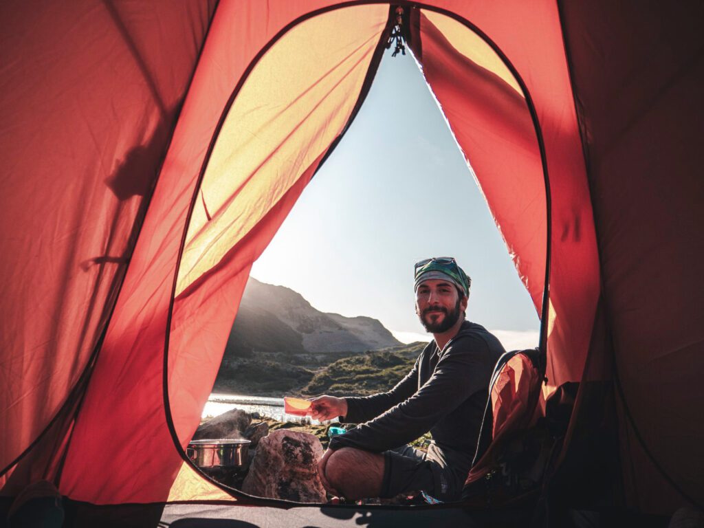 Acampando en la Ruta Patrimonial Dientes de Navarino. Créditos: ©Benjamín Valenzuela Wallis