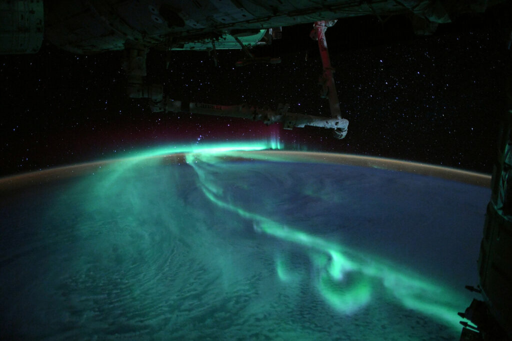 Foto de aurora austral vista desde el espacio.