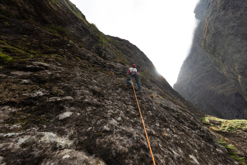 Erick Vigouroux ascendiendo por la quebrada El Tongo. Foto-Lukas-Mekis.