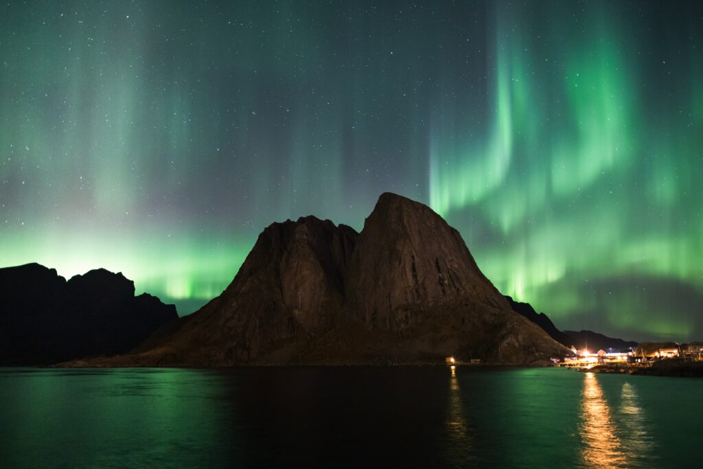 Aurora boreal en las islas Lofoten, Noruega. Foto por Sami Takarautio.
