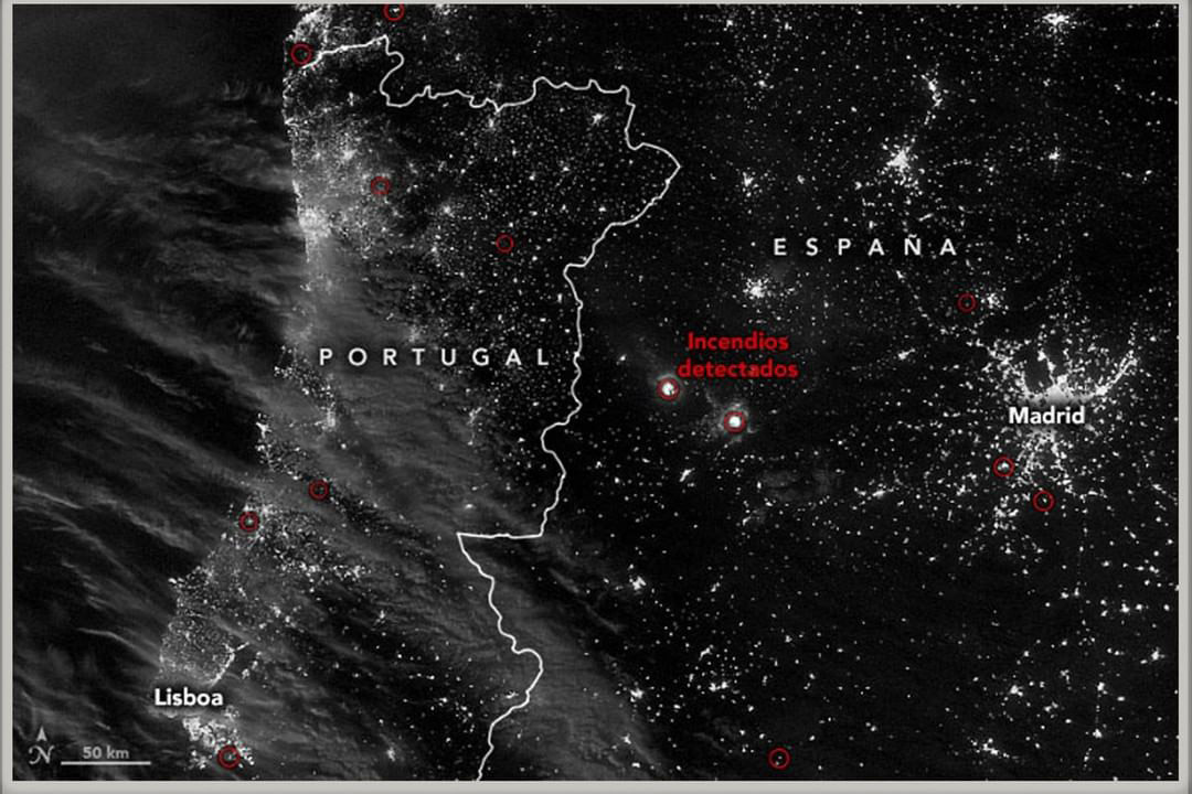 La ubicación de incendios detectados en Portugal y España, según lo observado por el Conjunto de radiómetros de imágenes en el infrarrojo visible a bordo del satélite Suomi NPP el 12 de julio de 2022. NASA